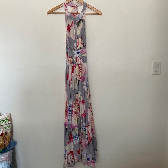 Jaase Dresses & Skirts - JAASE Grey & Pink Floral‎ Cut-Out Halter Maxi Dress